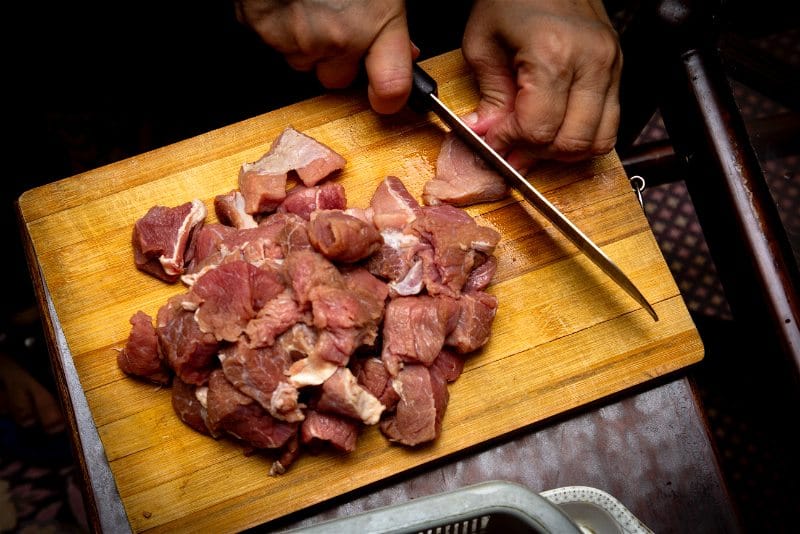 cortando carne
